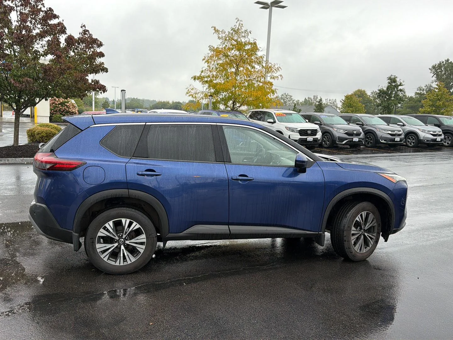 Used 2021 Caspian Blue Metallic Nissan SV image 9