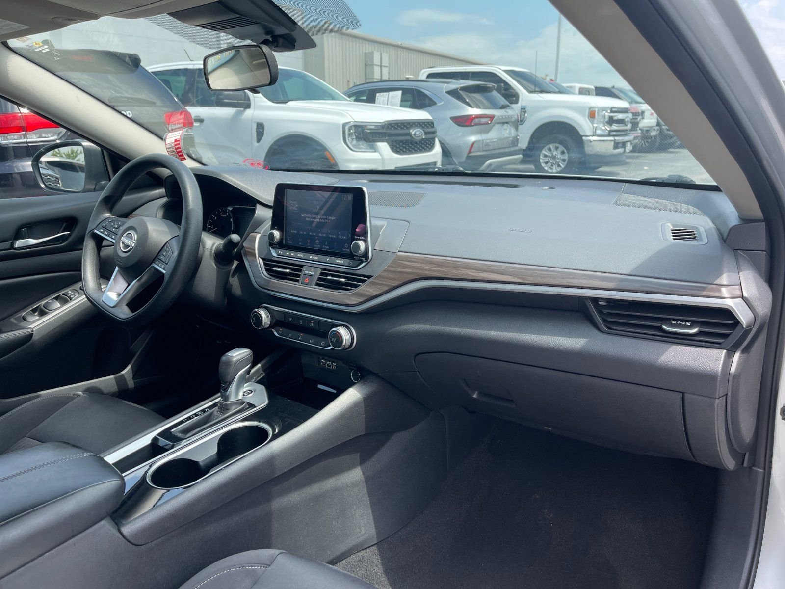 Used 2024 Silver Nissan 2.5 SV image 17