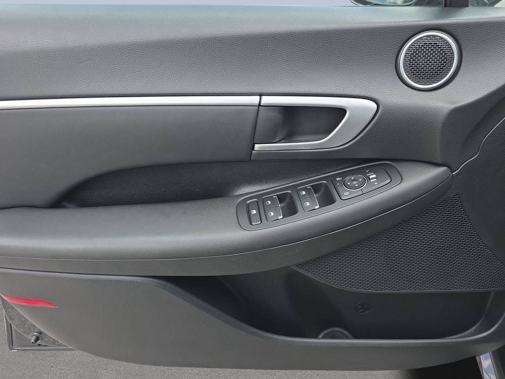 Used 2025 Portofino Gray Hyundai SEL image 17