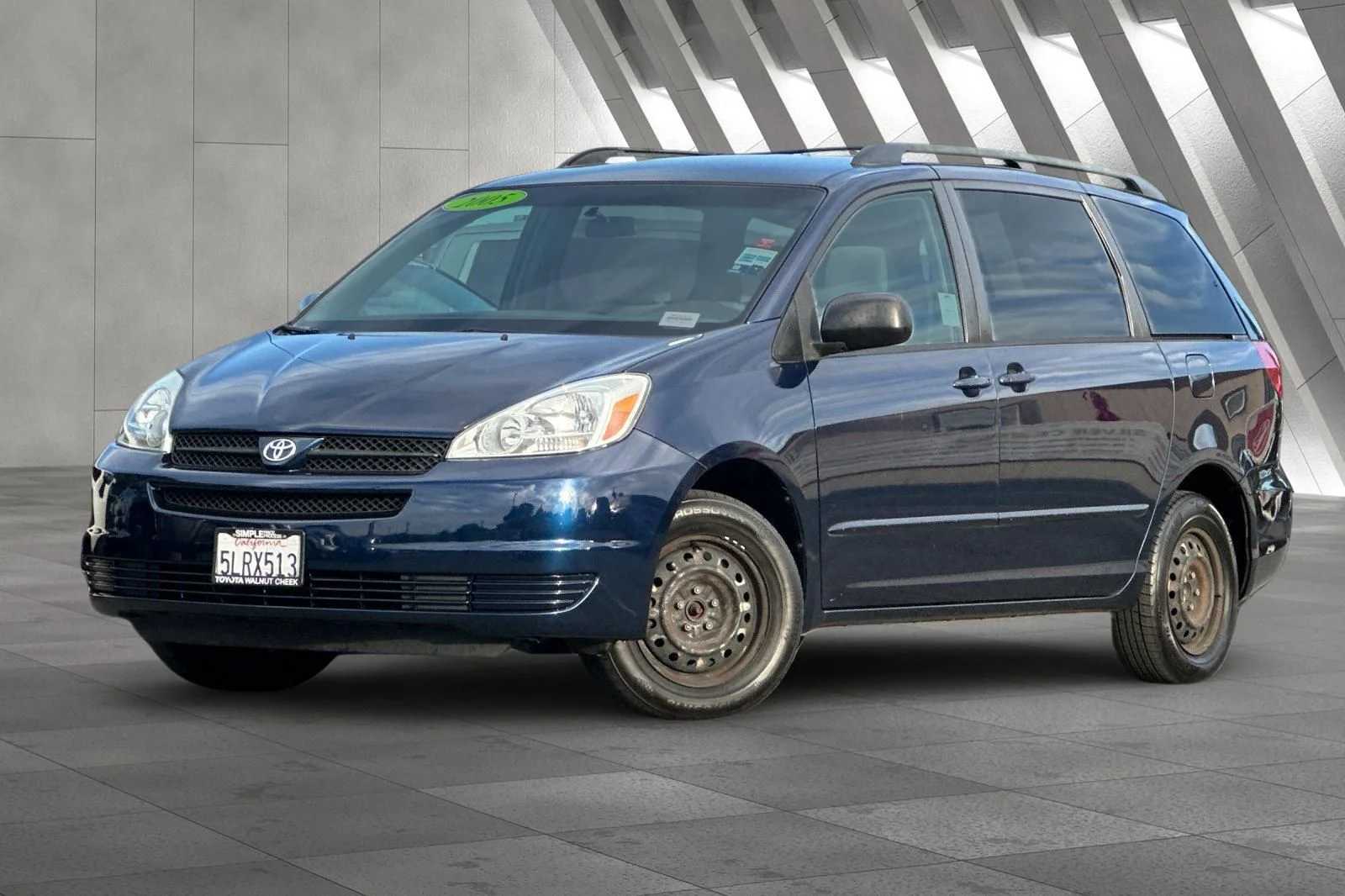 Used 2005  Toyota LE image 2