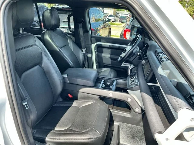 Used 2023 White Land Rover S image 27