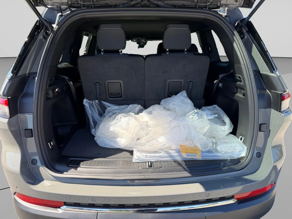 New 2027 Sting-Gray Clearcoat Jeep Laredo image 19