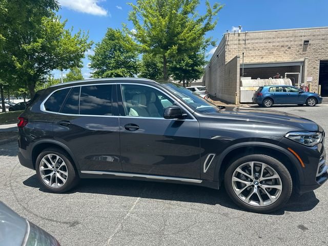 Used 2021 Gray BMW xDrive40i image 4