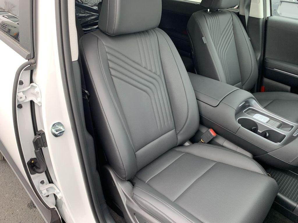New 2026 White Hyundai SEL Premium 7P image 25