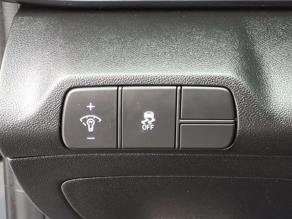 Used 2025 Gray Hyundai SEL Sport image 12