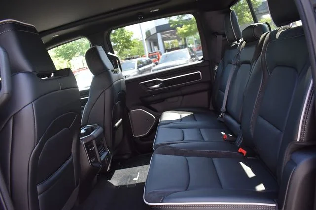 New 2026 Diamond Black Crystal Pearl-Coat Exterior Paint RAM Laramie image 25