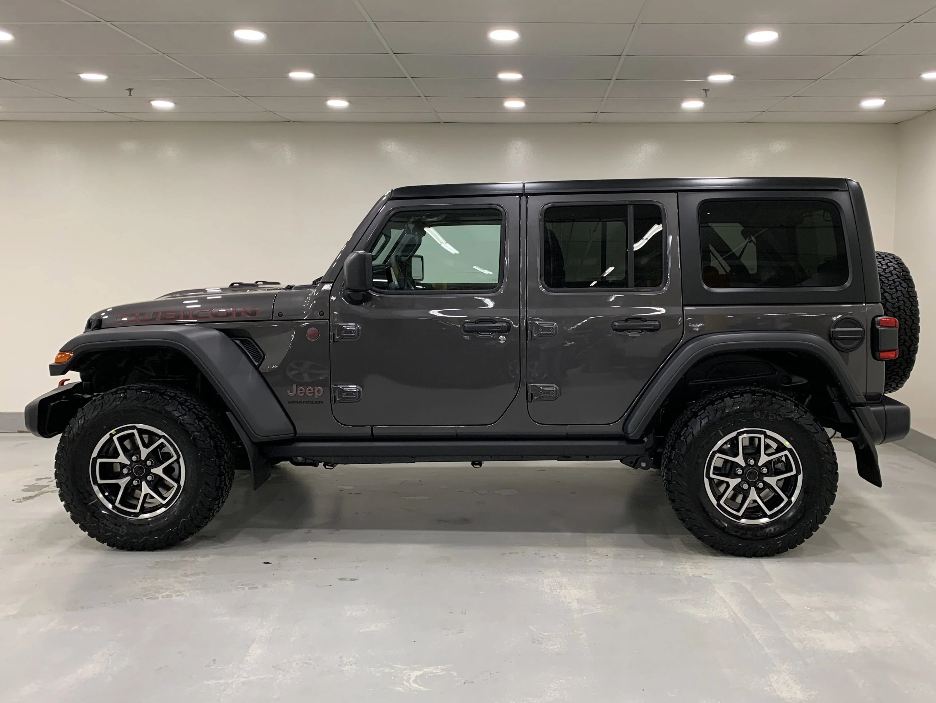 New 2025 Granite Crystal Metallic Jeep Rubicon image 2