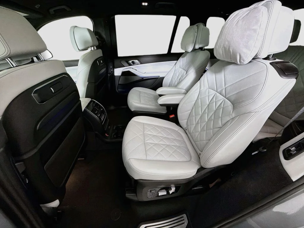 Used 2024 Gray BMW xDrive40i image 25
