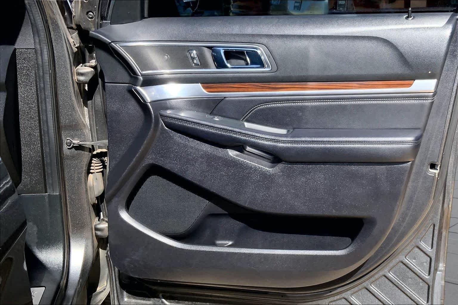 Used 2018 Magnetic Metallic Ford Limited image 21