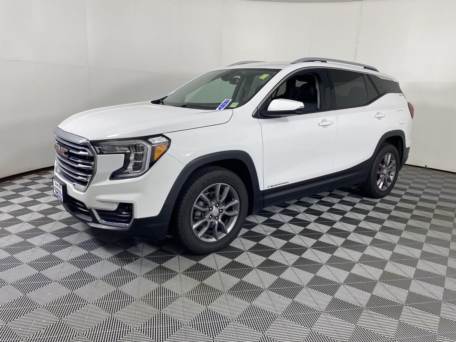 Used 2024 Summit White GMC SLT image 7