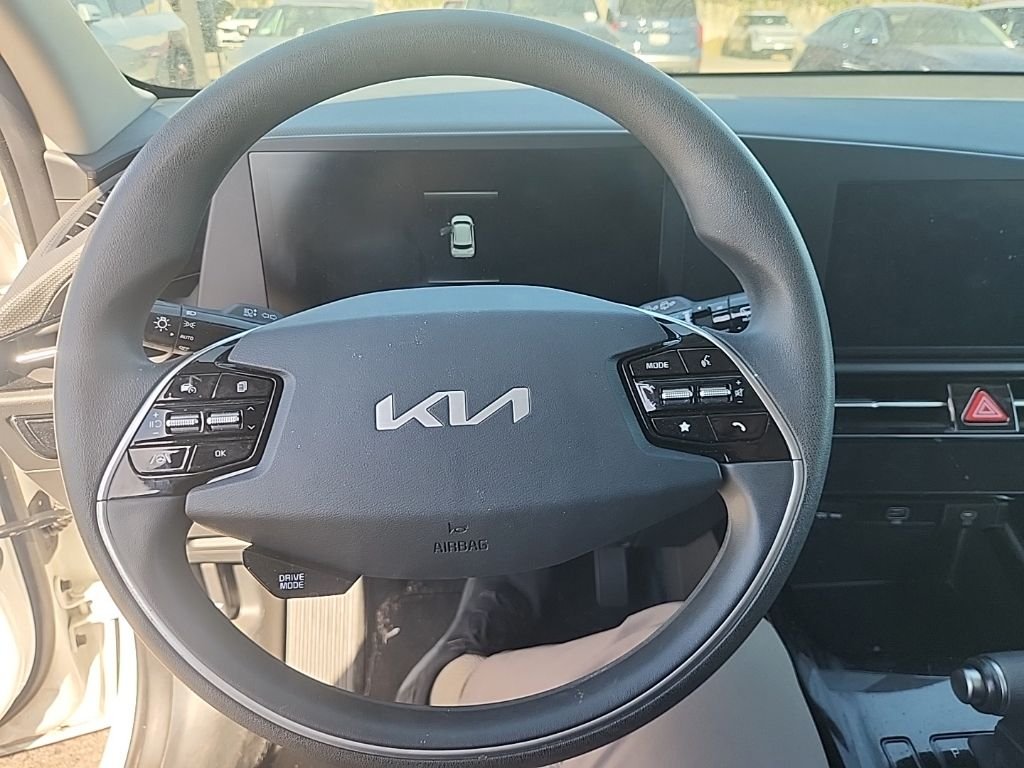 Used 2025 White Kia LX image 22