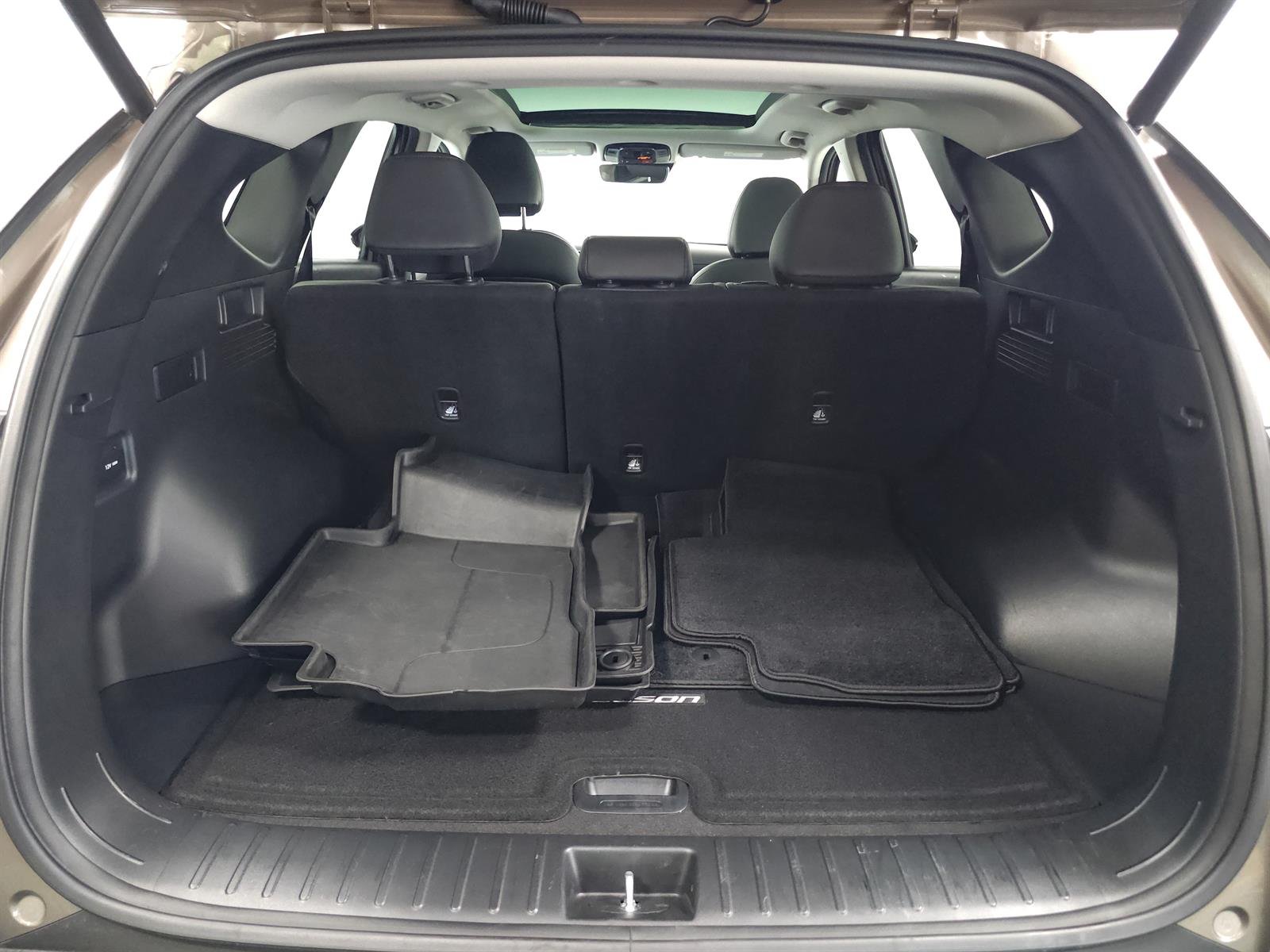 Used 2025 Beige Hyundai SEL Convenience image 11