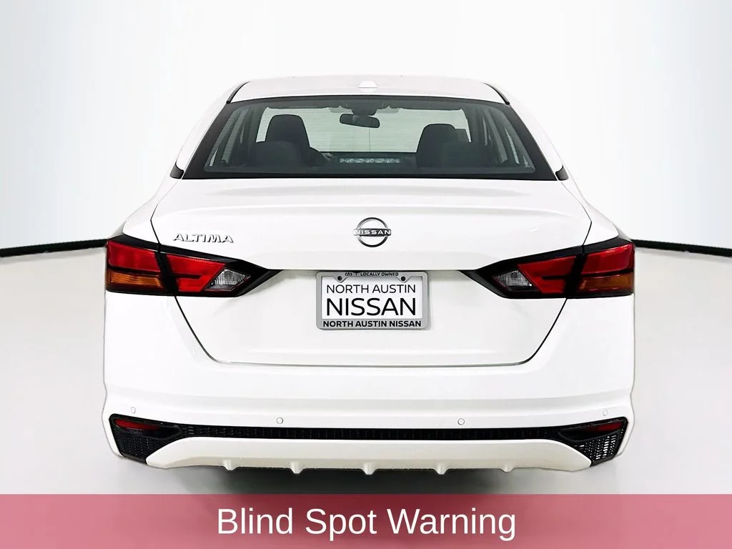 Used 2025 White Nissan 2.5 SV image 6