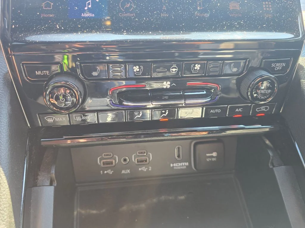 Used 2023 White Jeep Summit image 34