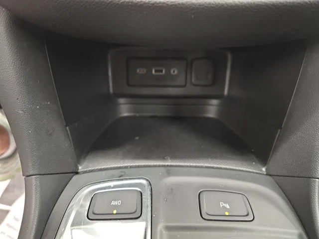 Used 2024 Summit White Chevrolet LT image 25