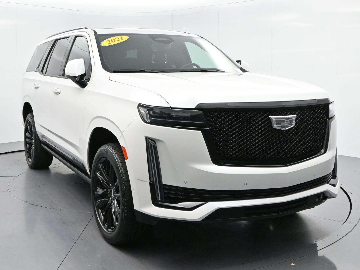 Used 2021 CRYSTAL WHITE TRICOAT Cadillac Sport Platinum image 2