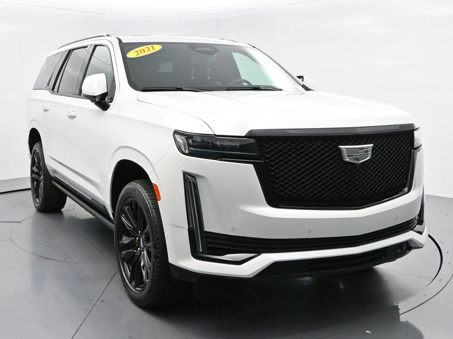 Used 2021 CRYSTAL WHITE TRICOAT Cadillac Sport Platinum image 2