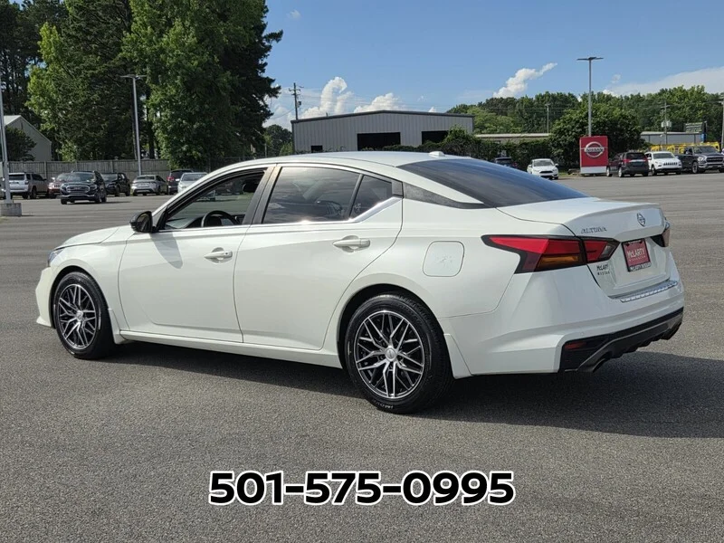 Used 2021 Pearl White NISSAN 2.5 SR SEDAN image 3