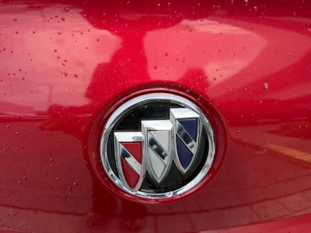 Used 2018 Red Quartz Tintcoat Buick Essence image 8