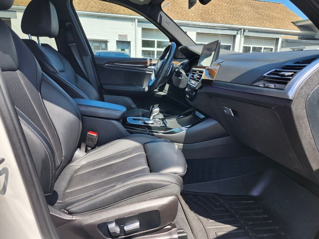 Used 2023 White BMW xDrive30i image 12
