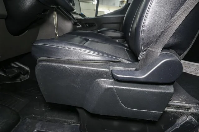 Used 2024  Ford Base image 32