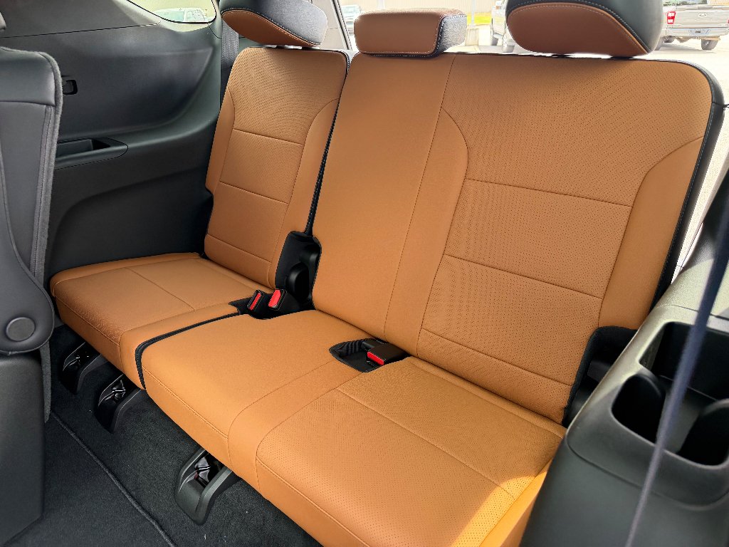 2027 Chevrolet Traverse Z71 - Photo 18