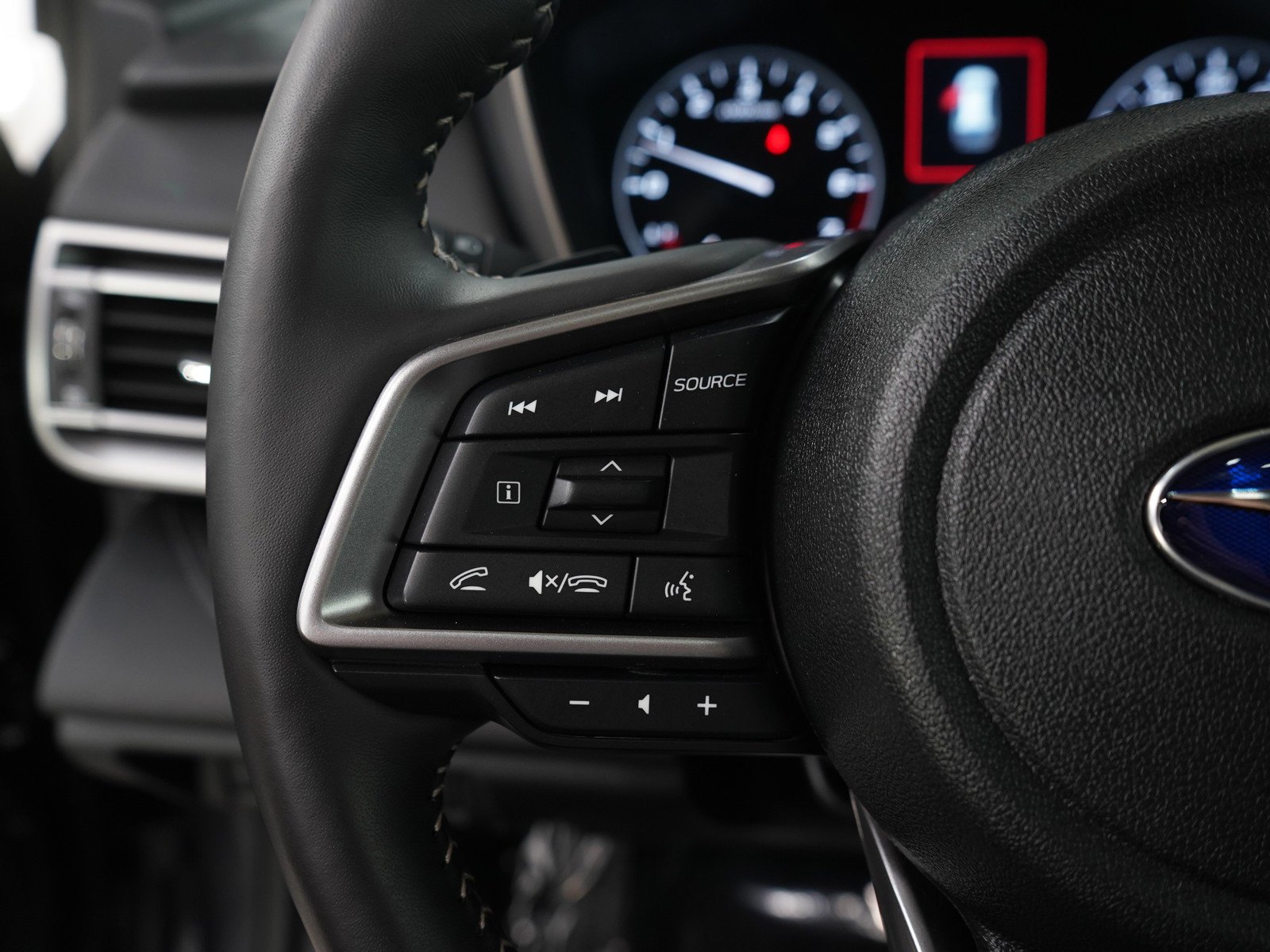 Used 2025 Magnetite Gray Metallic Subaru Touring Xt image 19