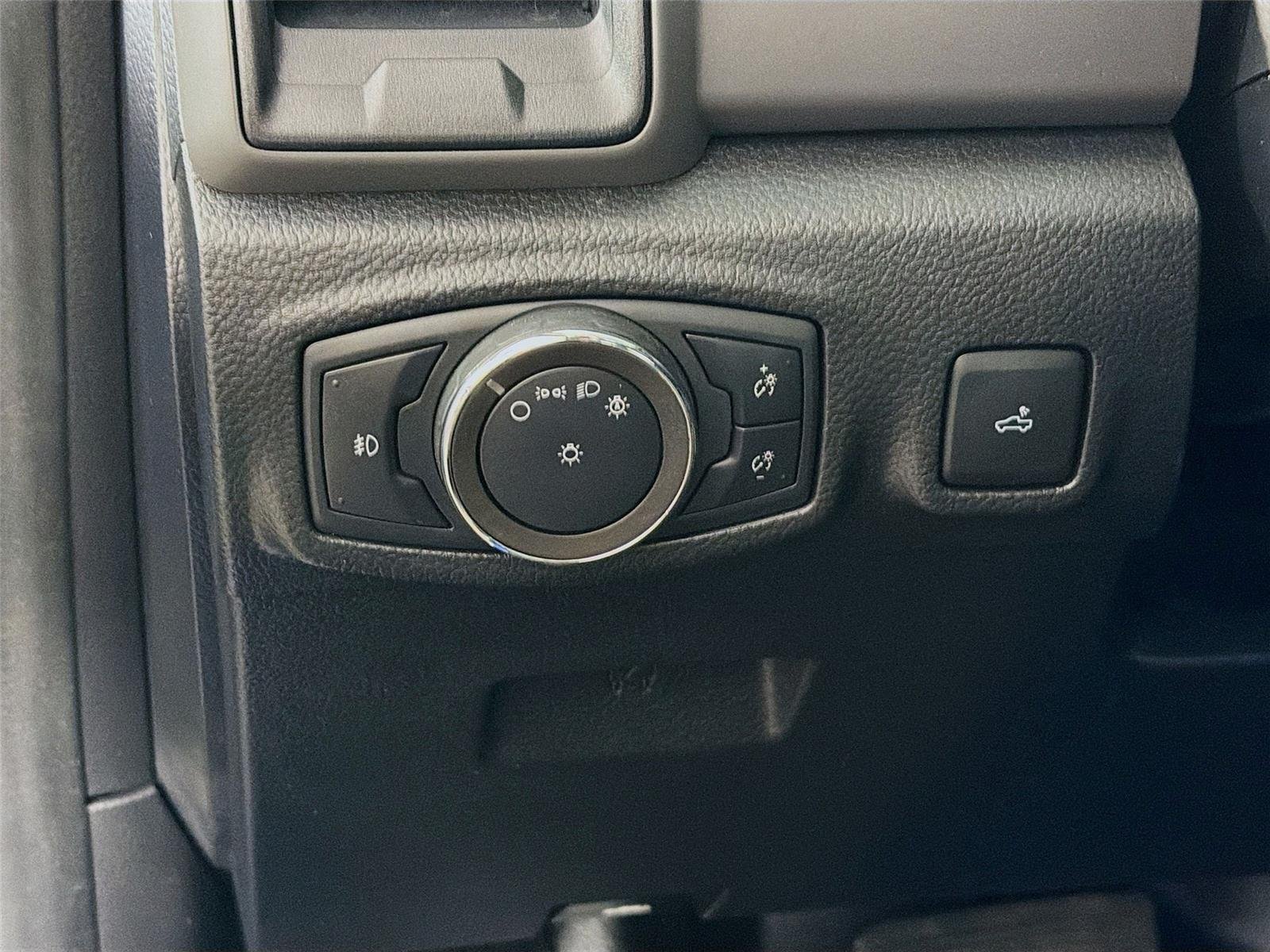 Used 2020 Lightning Blue Ford XL image 17
