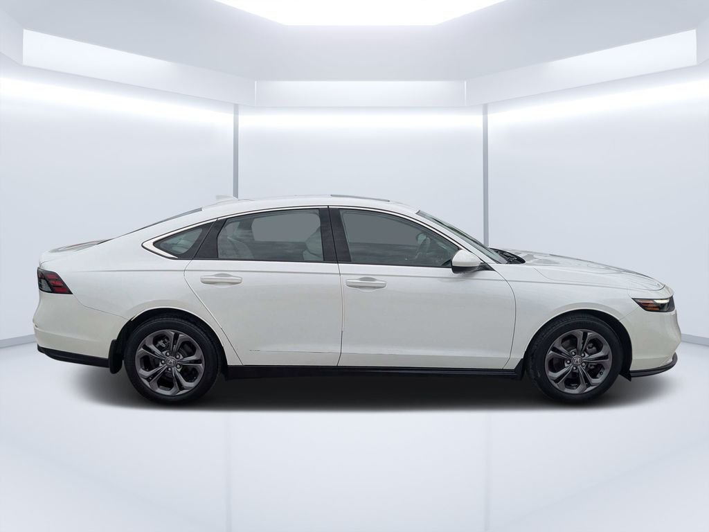 Used 2023  Honda EX image 2