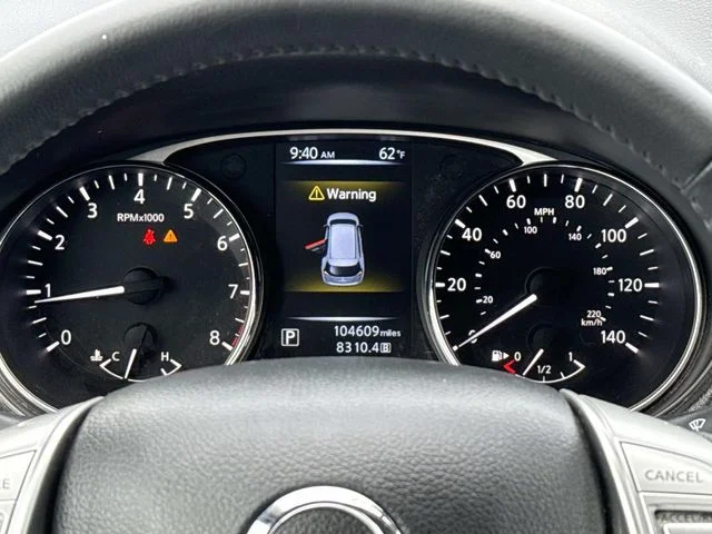 Used 2015 Red Nissan SL image 23