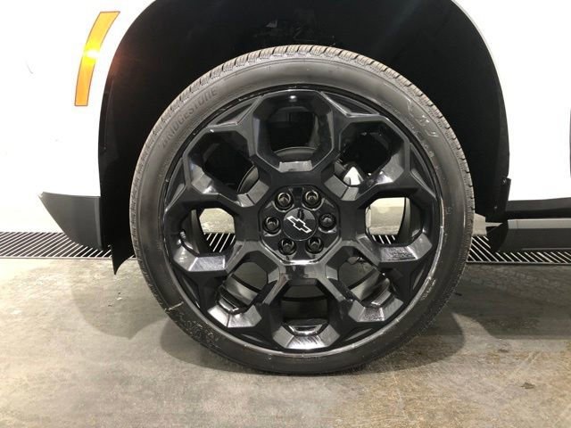New 2026 Polar White Tricoat Chevrolet High Country image 23