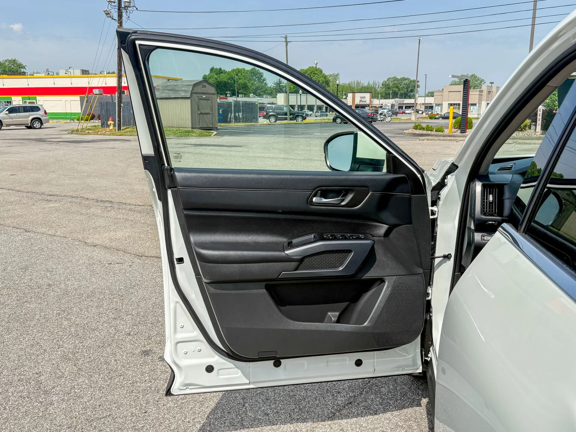 Used 2023 White Nissan SL image 19
