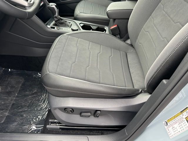 New 2026 Monument Gray W/Deep Black Roof Volkswagen 1.5T SE Black image 27