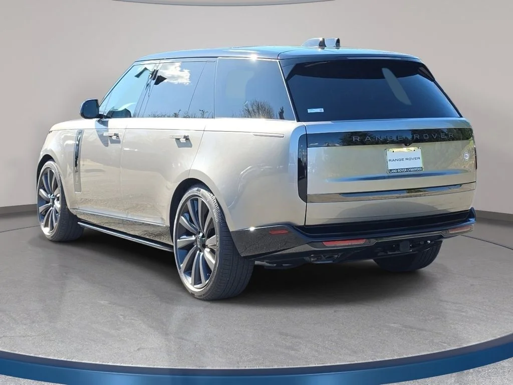 New 2026 Flux Silver Ultra Mettalic Gloss LAND ROVER SV Signature Suite image 7