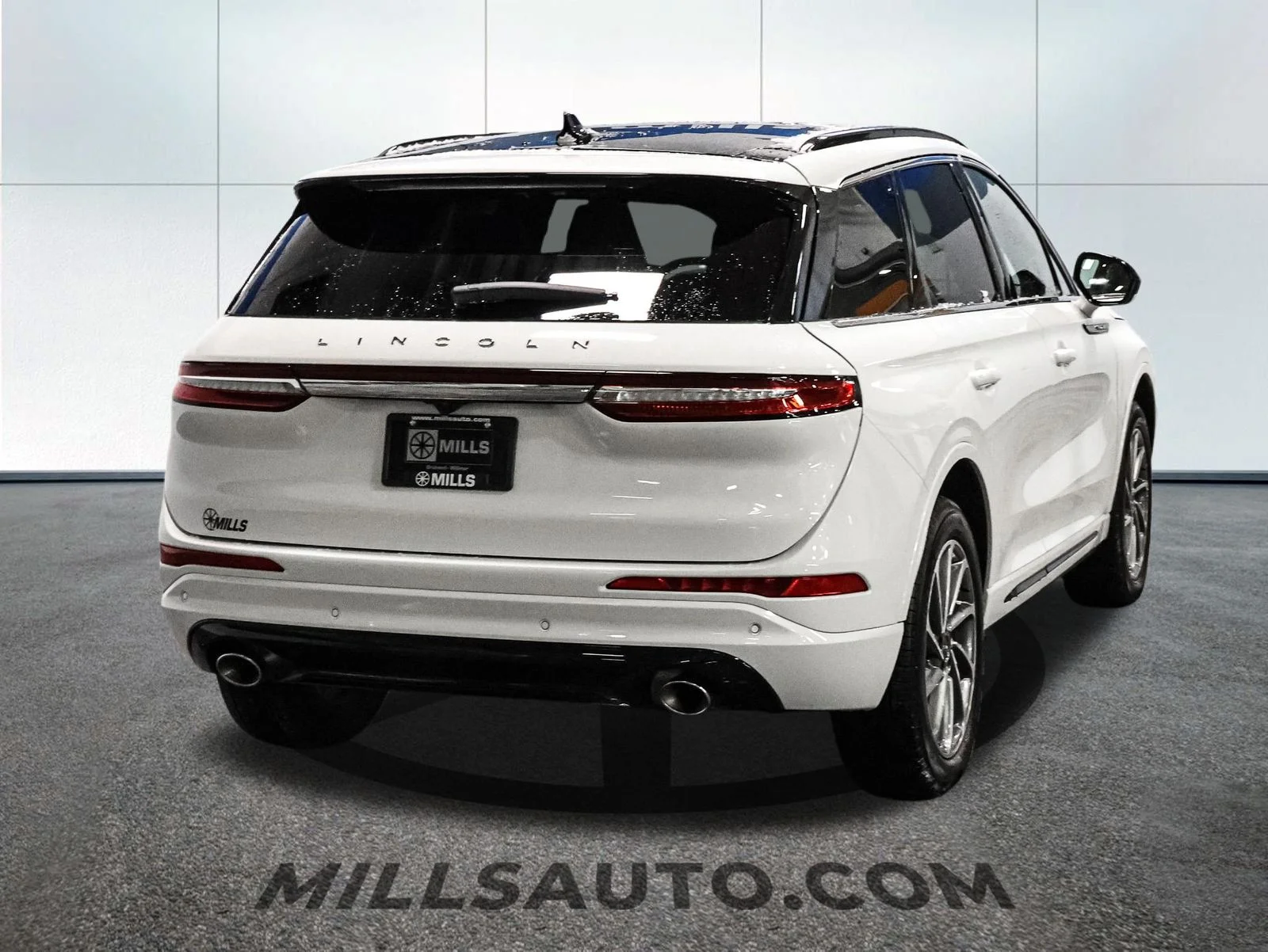 Certified Used 2025 White Lincoln Grand Touring image 7
