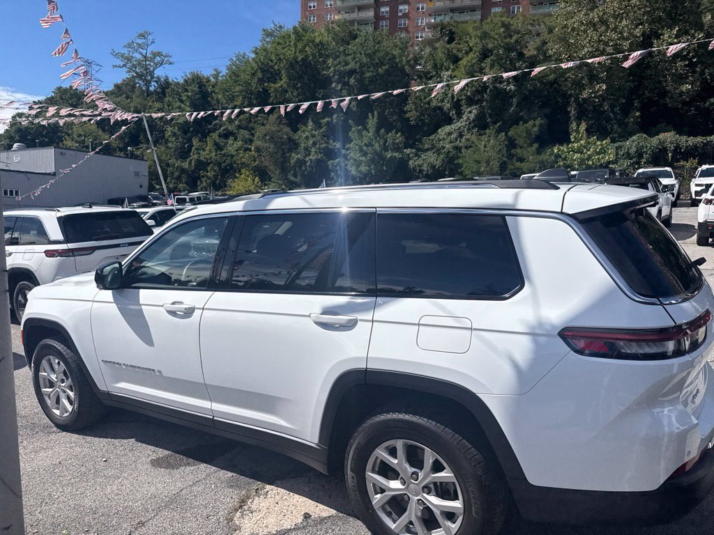 Used 2023 White Jeep Limited image 6