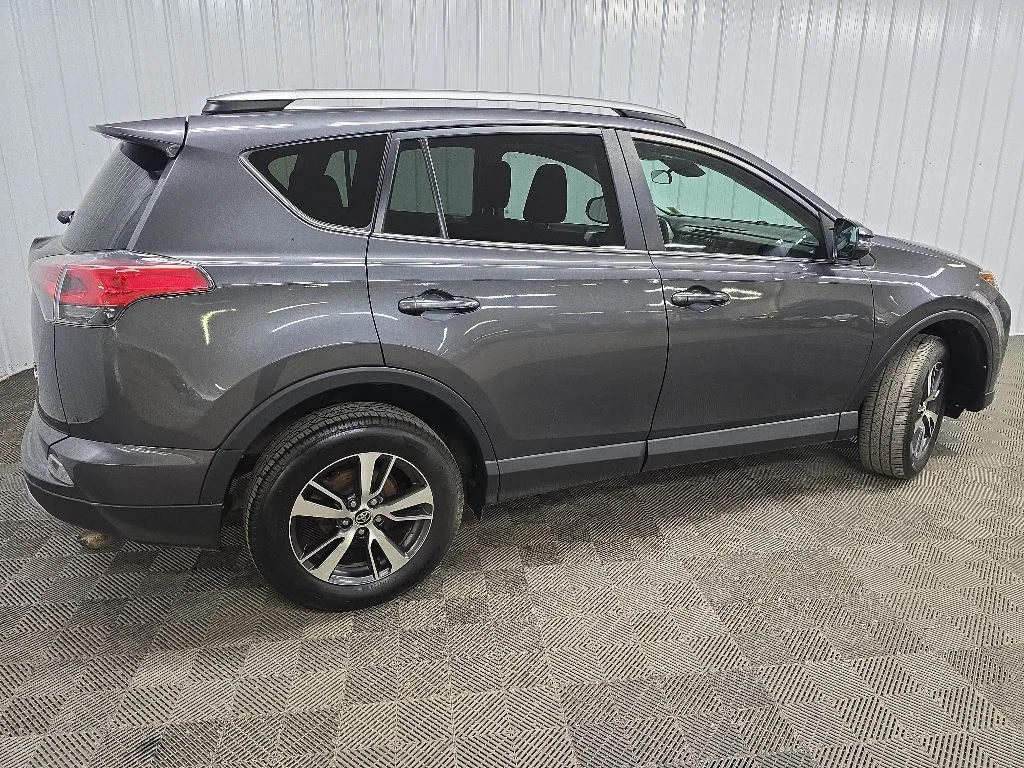 Used 2018 Gray Toyota XLE image 3