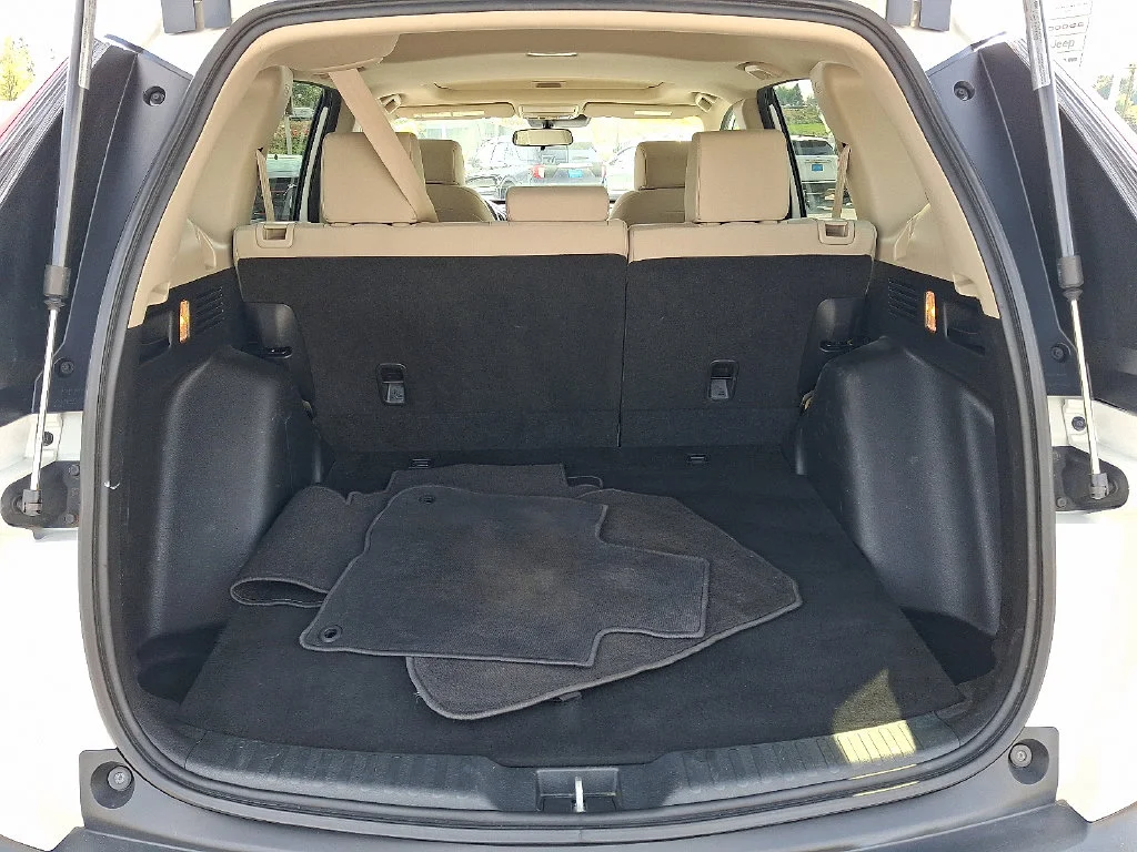 Used 2022 White Honda EX image 29