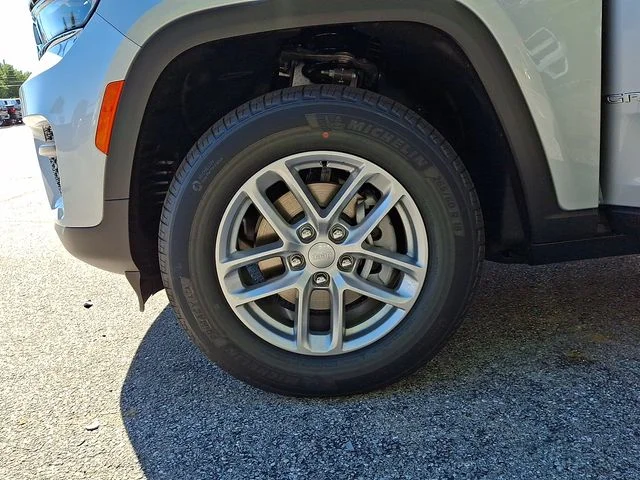New 2025 Silver Jeep Laredo X image 20