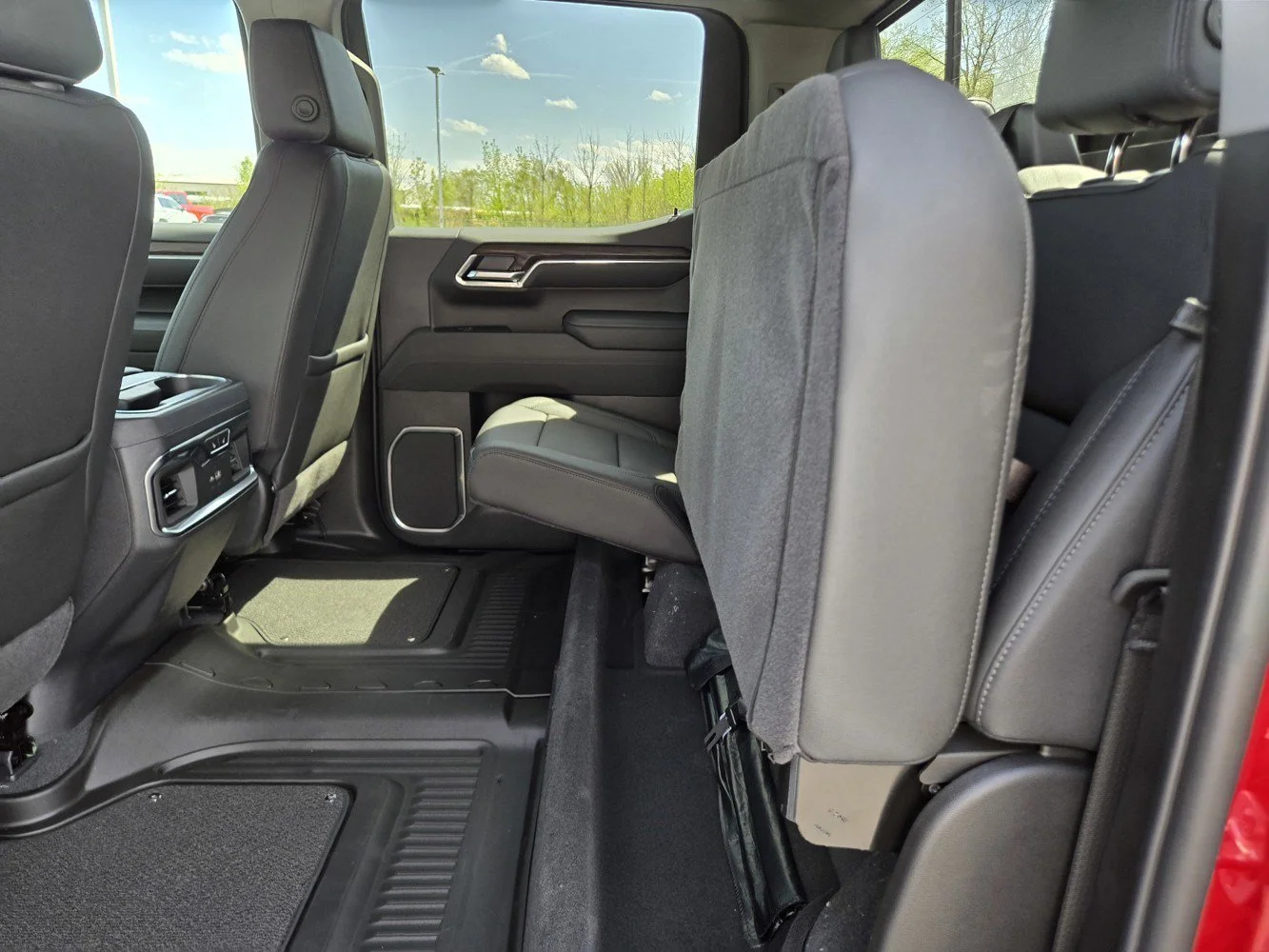 2026 GMC Sierra 1500 SLT - Photo 23