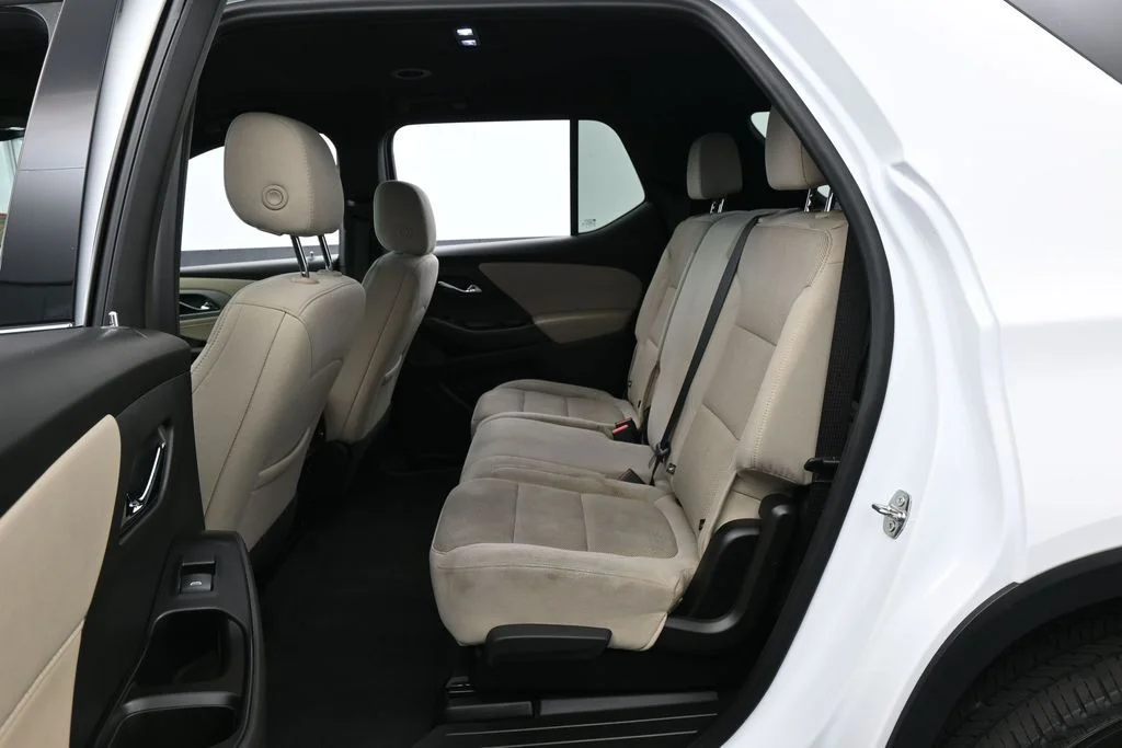 Used 2022 Summit White Chevrolet LS image 27