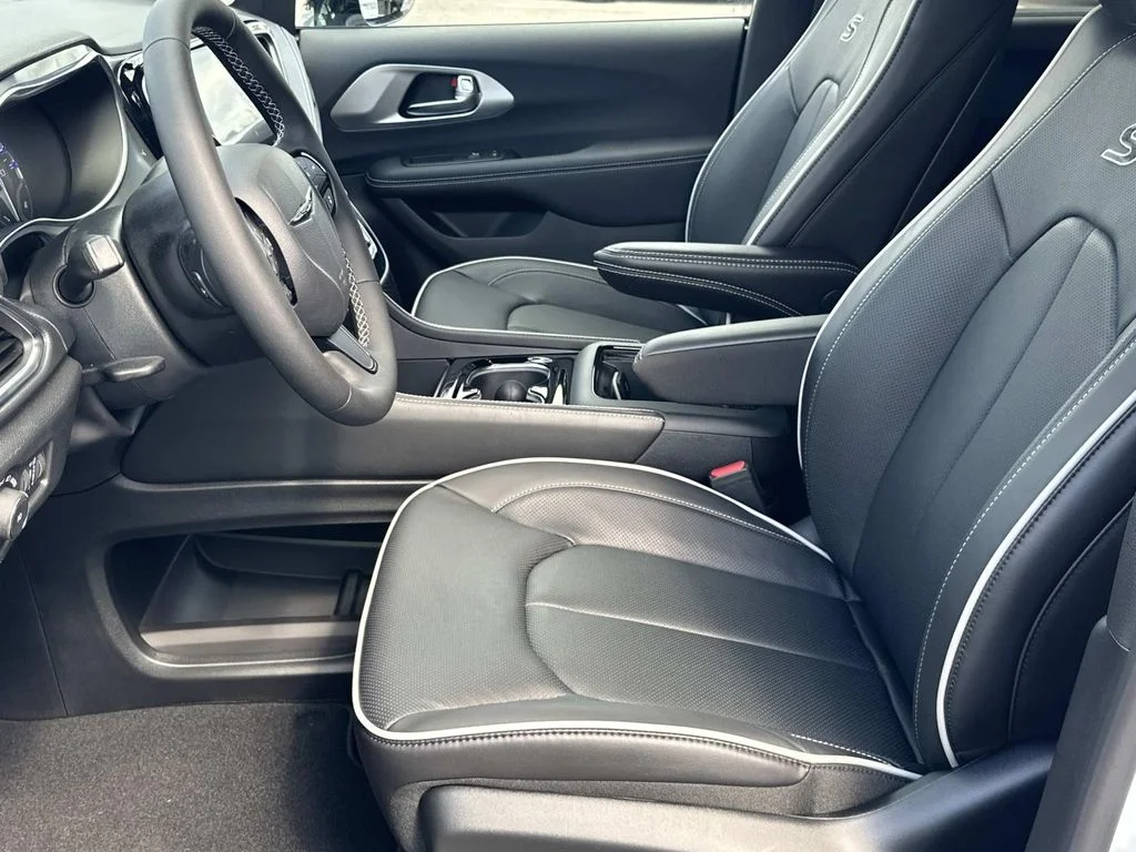 2026 Chrysler Pacifica Limited - Photo 15