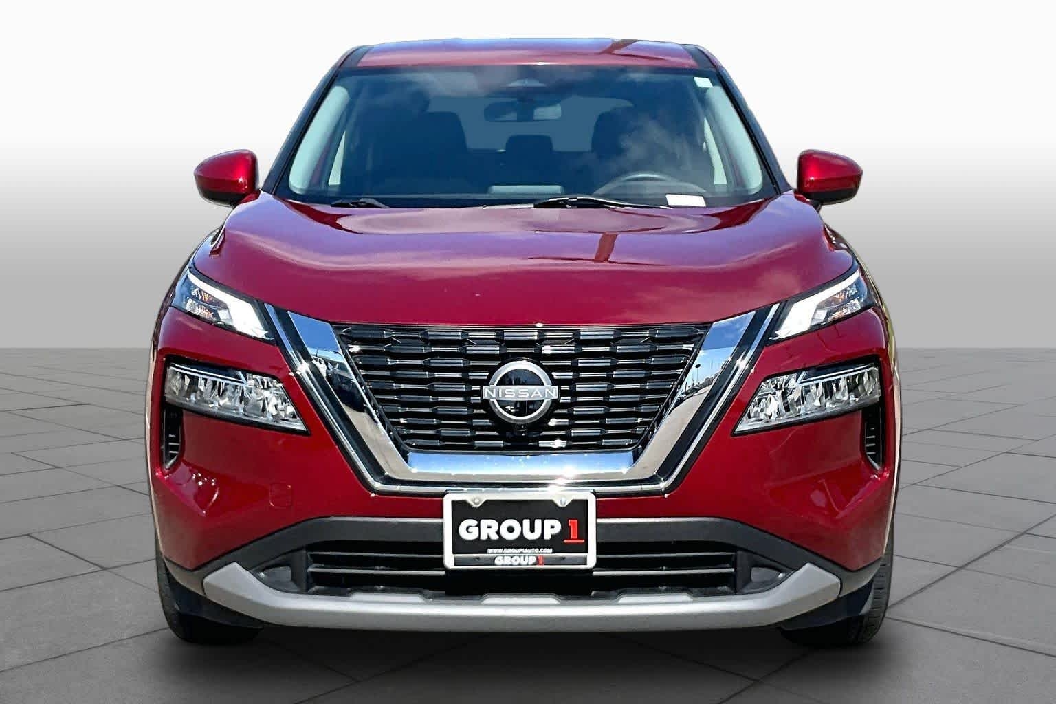 Used 2023 Scarlet Ember Tintcoat Nissan SV image 4