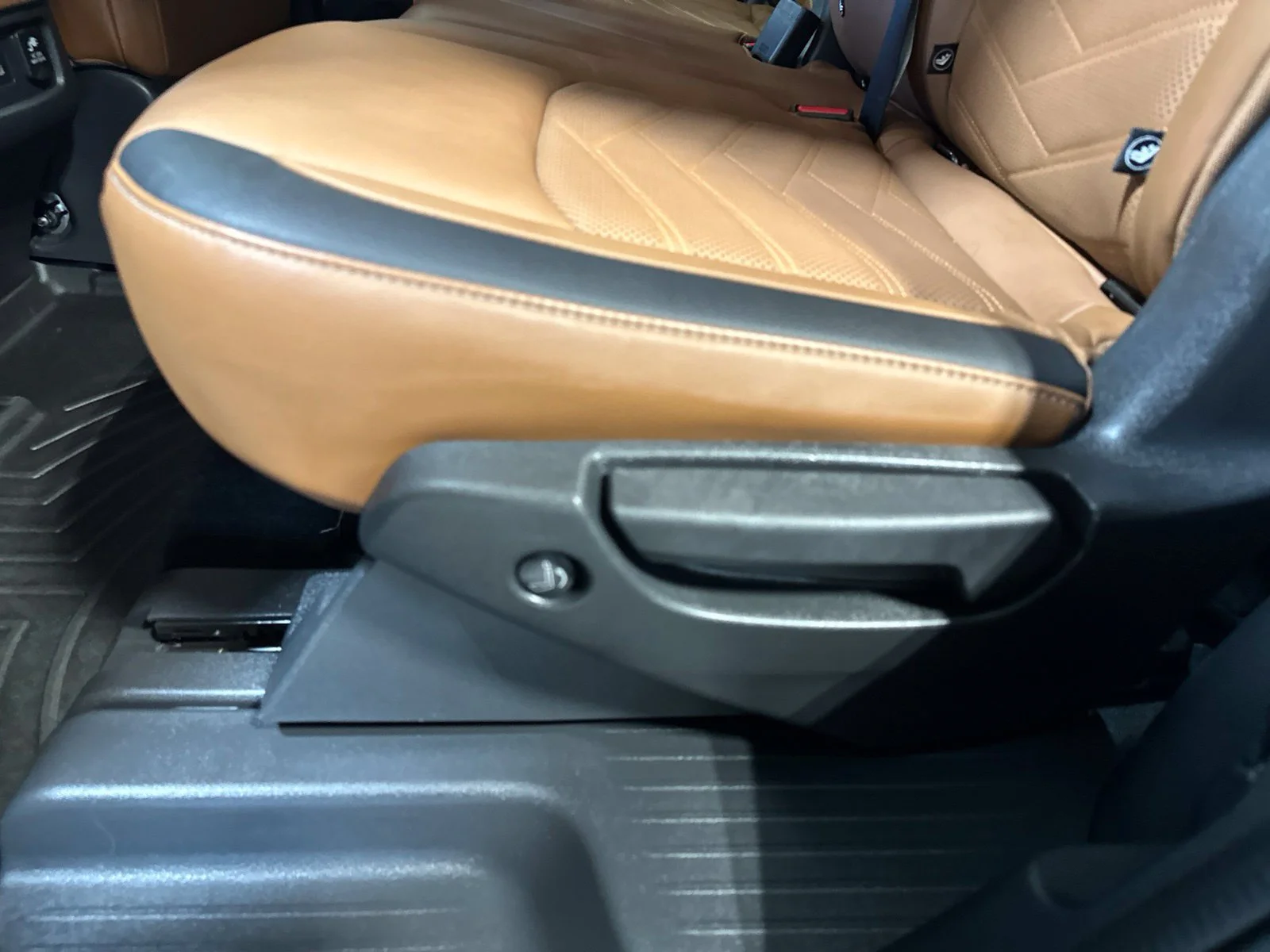 Used 2022 Gray Nissan Platinum image 22