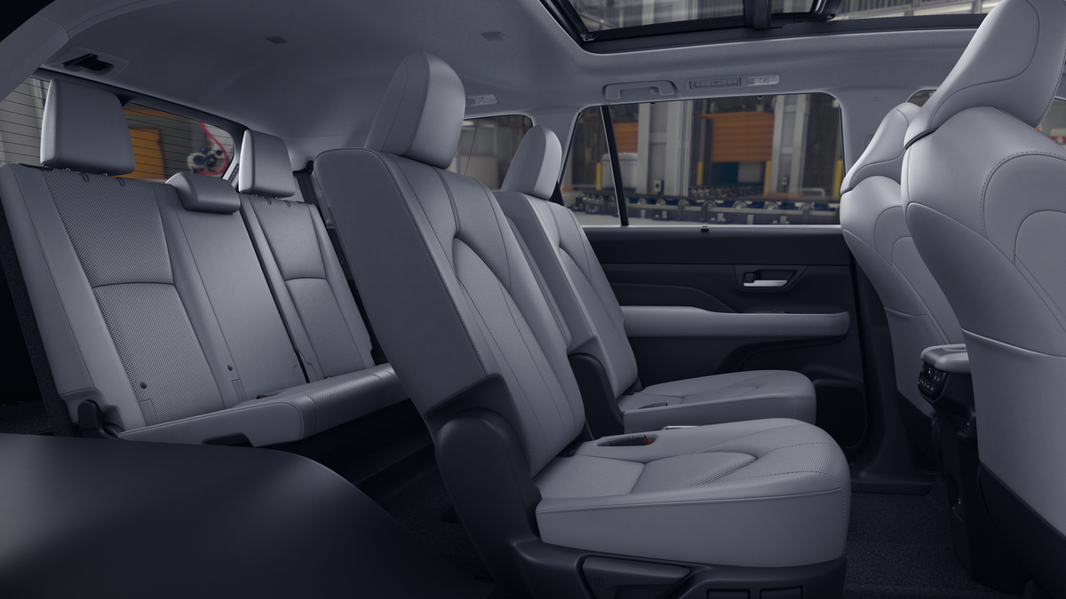 New 2026 Wind Chill Pearl Toyota Platinum image 21