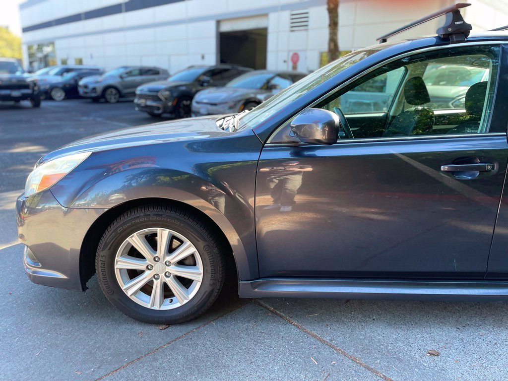 Used 2011 Gray Subaru 2.5i image 7