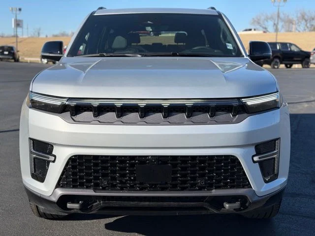 New 2026 Silver-Zynith Exterior Paint Jeep Limited Reserve image 2