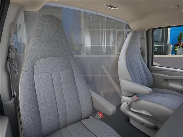 New 2025 Summit White Chevrolet 1WT image 16