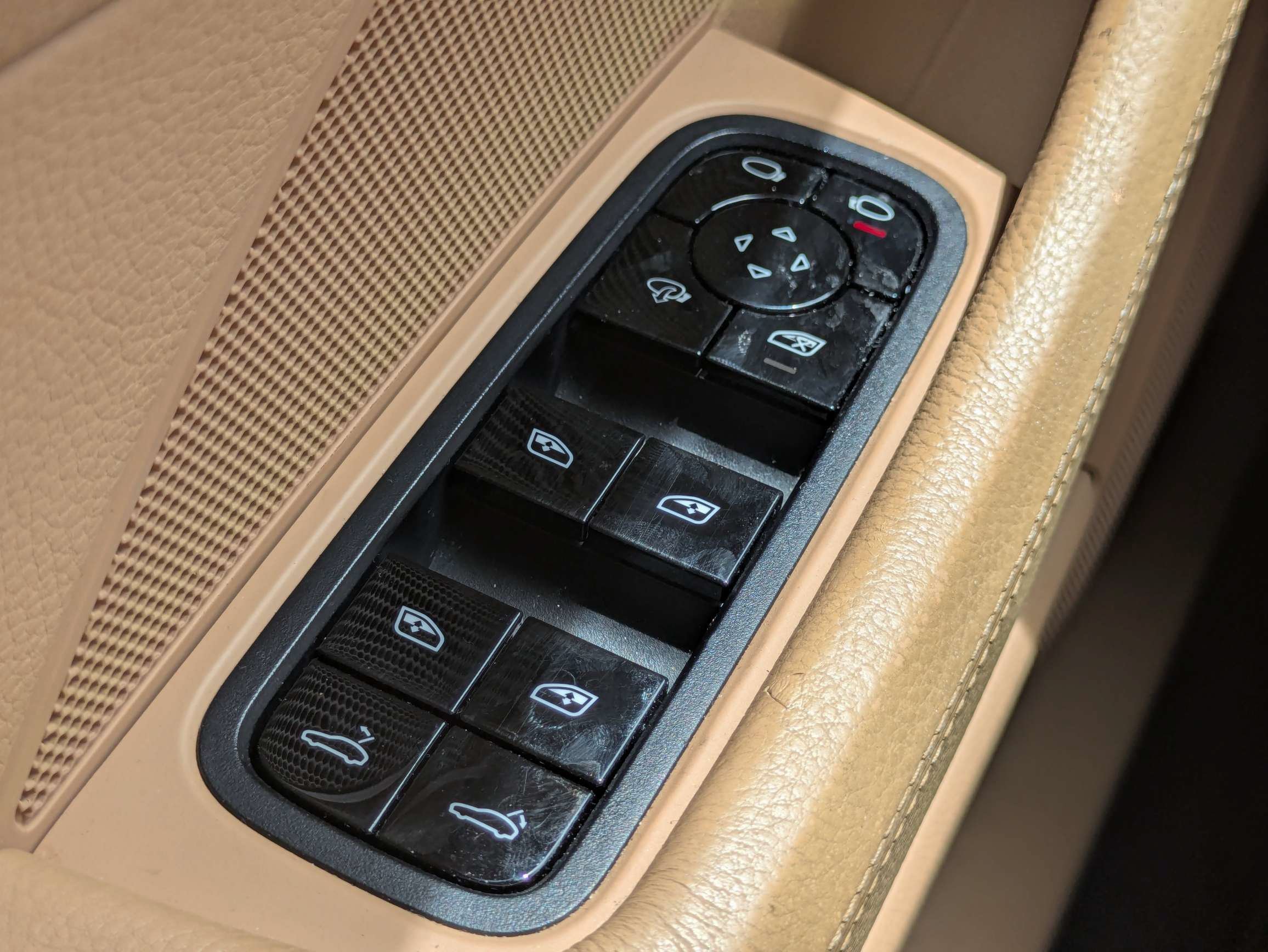 Used 2018 Black Porsche Base image 20