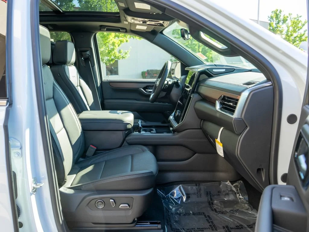 2026 GMC Yukon XL Denali - Photo 10